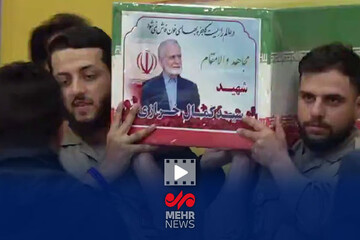 تصاویری از تشییع پیکر شهید کمال خرازی در حرم امام خمینی(ره)