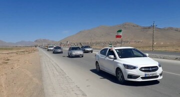 رژه خودرویی به مناسبت چهلم رهبر شهید در روستای هرچگان