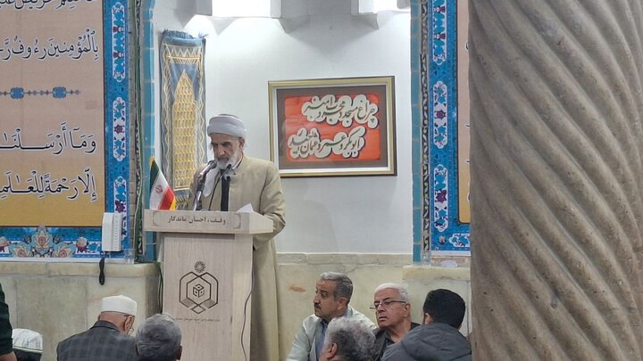 امام جمعه سنندج: استقامت و پشتیبانی مردم باعث عقب نشینی دشمن شد