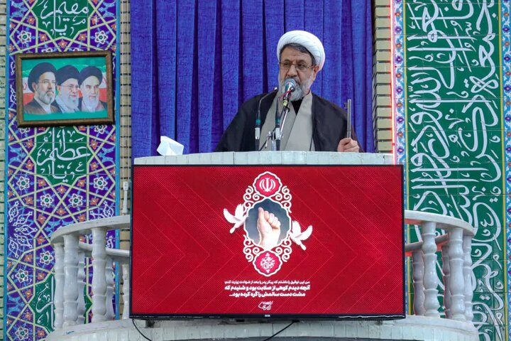 امام جمعه کرمان: مردم حضور در خیابان ها را قوی تر از قبل ادامه دهند