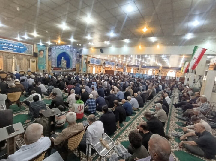 امام جمعه بوشهر: ملت ایران معادلات قدرت جهانی را دگرگون کرده است