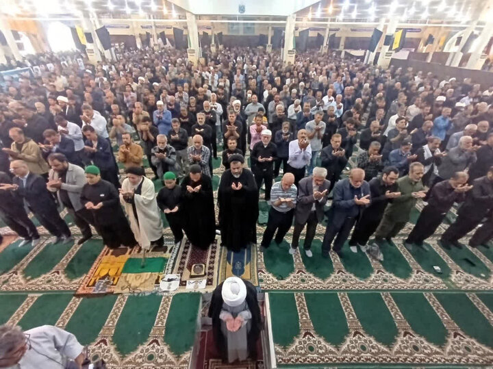 امام جمعه بوشهر: ملت ایران معادلات قدرت جهانی را دگرگون کرده است