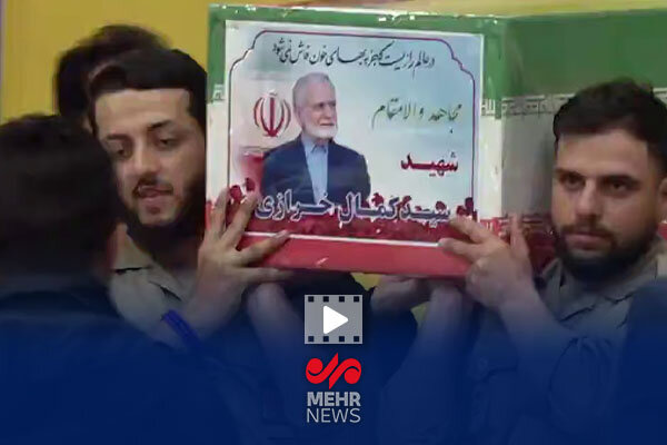 تصاویری از تشییع پیکر شهید کمال خرازی در حرم امام خمینی(ره)