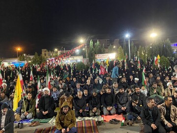 نماز استغاثه مردم کرمان در میدان آزادی