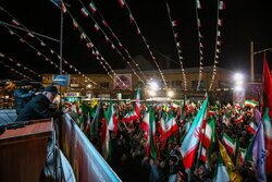 هفتاد و هفتمین شب حضور باشکوه زنجانی‌ها در میدان دفاع از حریم وطن