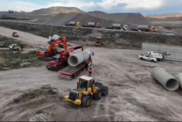 آغاز بازسازی پل تخریب شده آزادراه تبریز - زنجان بعد از حملات دشمن