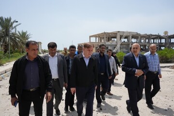 بازدید استاندار بوشهر از اماکن تخریب شده طی جنگ رمضان