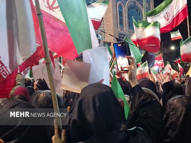 Erdebil halkından devrim ideallerine güçlü destek