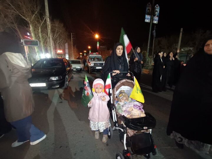 کودکان انقلابی؛ روایت حضور نسل آینده در شب‌های پرشور کردستان