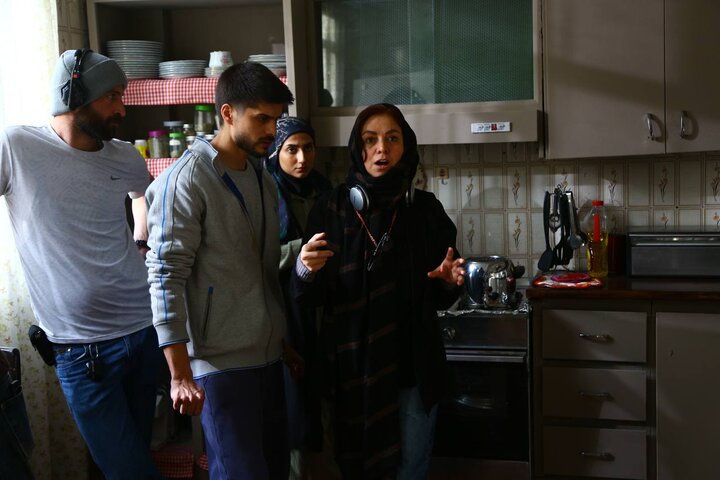 تردید ماندن یا رفتن در «تهران تورنتو»؛ لحظه تحویل سال در حال کار بودیم