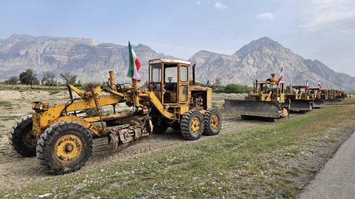 برگزاری رژه ماشین‌های کشاورزی در روستای مغیران بخش شمیل