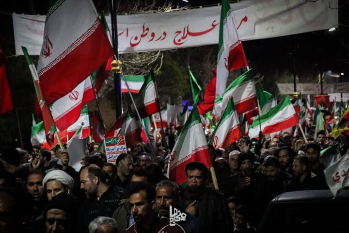 پیام حضور فرزندان ایران و تجدید بیعت با رهبر معظم در حسینیه شهدای اراک