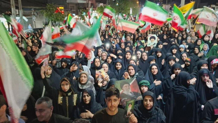 حضور مردم در خیابان‌ها پیروزی ایران را تضمین می‌کند