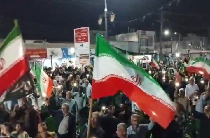 تجمع شبانه در بندر دیر