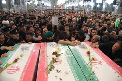 مراسم وداع با پیکر شهدای جنگ رمضان در حرم امام رضا(ع)