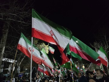 حضور پرشور بانوان تفنگ به دست محلاتی در بیعت با رهبر معظم انقلاب