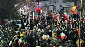شکوه حضور ساوجی‌ها در تجمعات شبانه و بیعت با رهبر معظم انقلاب