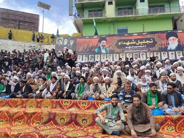 تازیەباریی سەرەنجڕاکێشی خەڵکی پاکستان بۆ ڕێبەری باڵای ئێران
