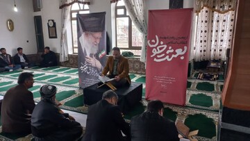 برگزاری محفل انس با قرآن و میز خدمت در روستای قهرآباد سفلی سقز