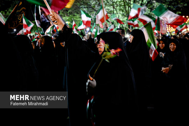 اجتماع حمایت از رزمندگان در مقابله با دشمن آمریکایی - صهیونی