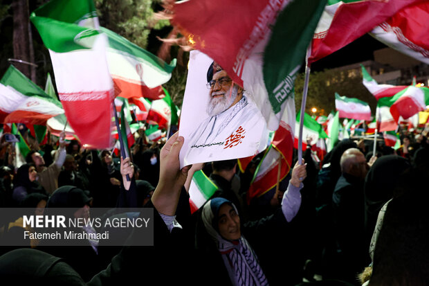 اجتماع حمایت از رزمندگان در مقابله با دشمن آمریکایی - صهیونی