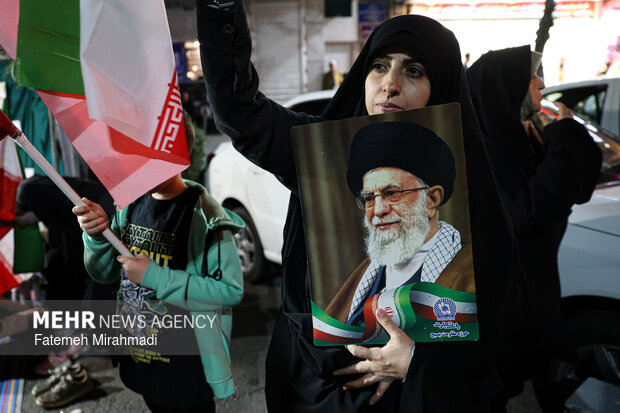 اجتماع حمایت از رزمندگان در مقابله با دشمن آمریکایی - صهیونی