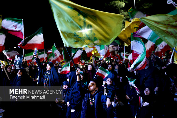 اجتماع حمایت از رزمندگان در مقابله با دشمن آمریکایی - صهیونی