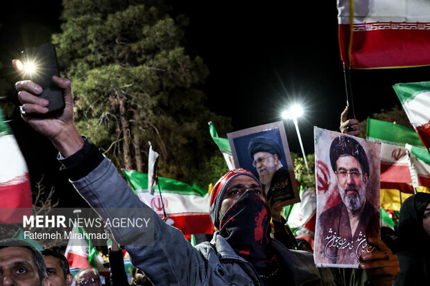 اجتماع حمایت از رزمندگان در مقابله با دشمن آمریکایی - صهیونی