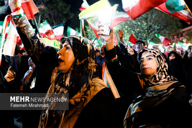 اجتماع حمایت از رزمندگان در مقابله با دشمن آمریکایی - صهیونی