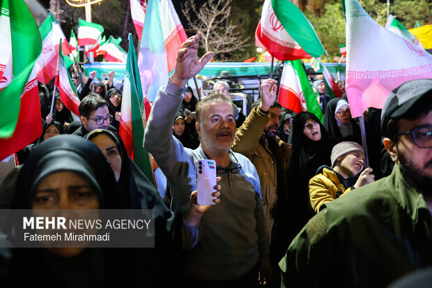 اجتماع حمایت از رزمندگان در مقابله با دشمن آمریکایی - صهیونی