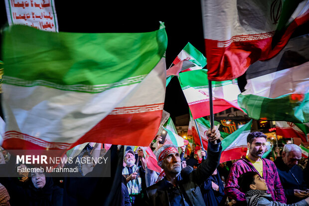 اجتماع حمایت از رزمندگان در مقابله با دشمن آمریکایی - صهیونی