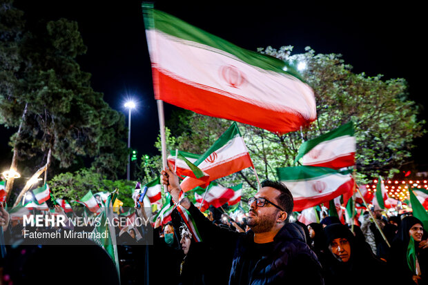 اجتماع حمایت از رزمندگان در مقابله با دشمن آمریکایی - صهیونی
