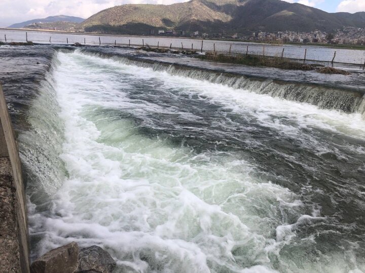 سرریز کم‌سابقه زریوار پس از بارش‌های پربرکت