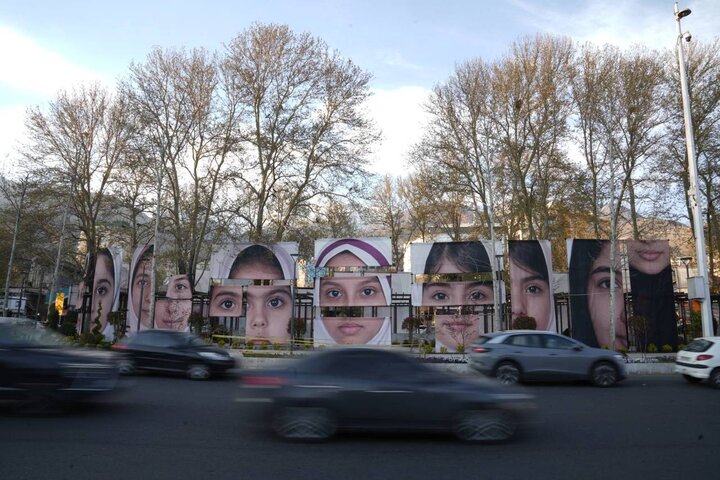 پروژه چیدمان «چشمان میناب» در میدان تجریش