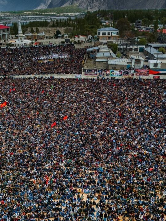 پاکستانی‌ها برای "رهبر شهید "سنگ تمام گذاشتند 3