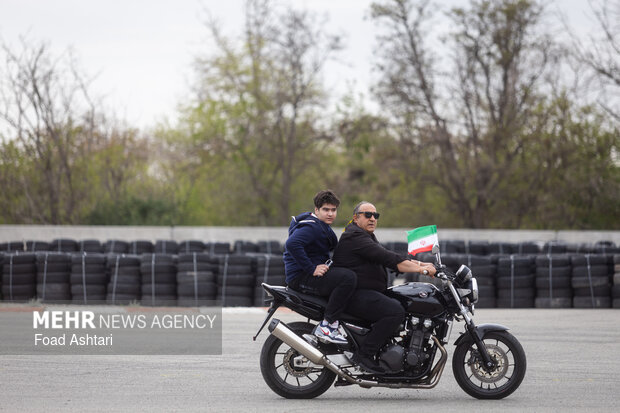 تجمع کاروان خودرویی و موتوری وحدت و اقتدار