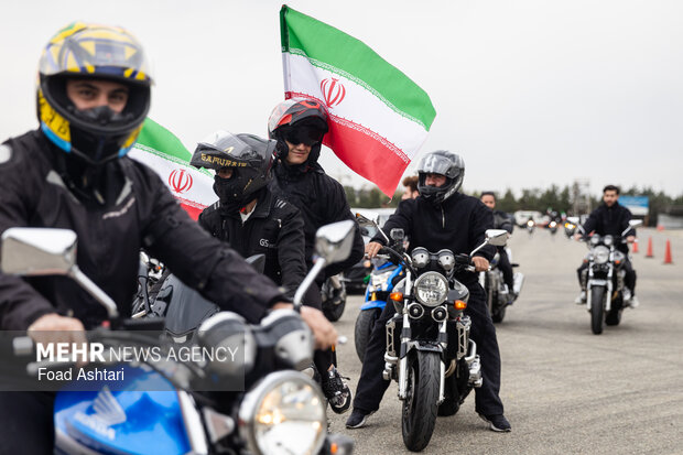 تجمع کاروان خودرویی و موتوری وحدت و اقتدار