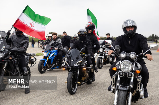 تجمع کاروان خودرویی و موتوری وحدت و اقتدار