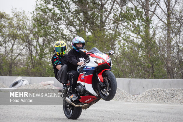 تجمع کاروان خودرویی و موتوری وحدت و اقتدار