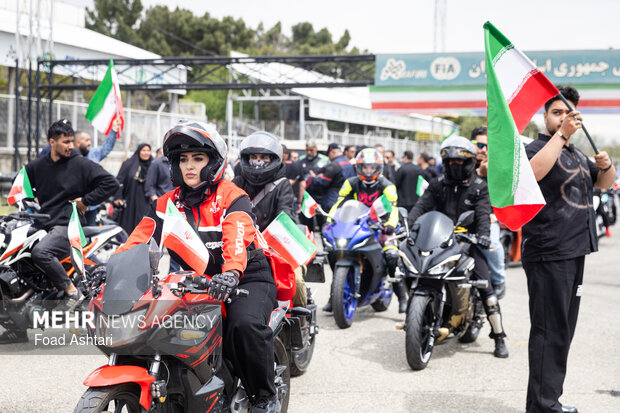 تجمع کاروان خودرویی و موتوری وحدت و اقتدار