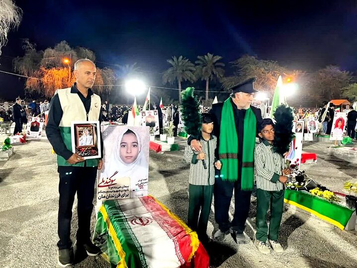 دو دانش آموز بازمانده از حادثه میناب خادم یار مسجد جمکران شدند