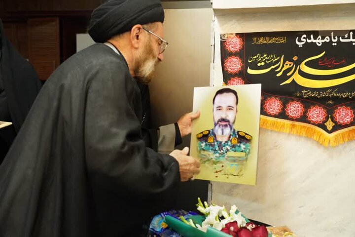 نماینده ولی‌فقیه با خانواده ۳ شهید جنگ رمضان دیدار کرد