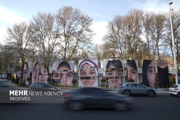 چیدمان هنری «چشمان میناب»