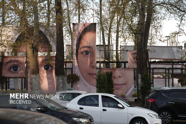 چیدمان هنری «چشمان میناب»