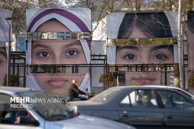 چیدمان هنری «چشمان میناب»