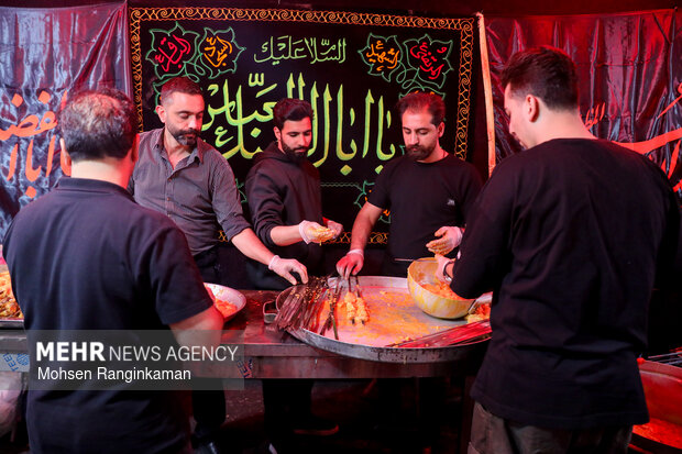 Iraqi mawkibs in Iran shows solidarity between two nations
