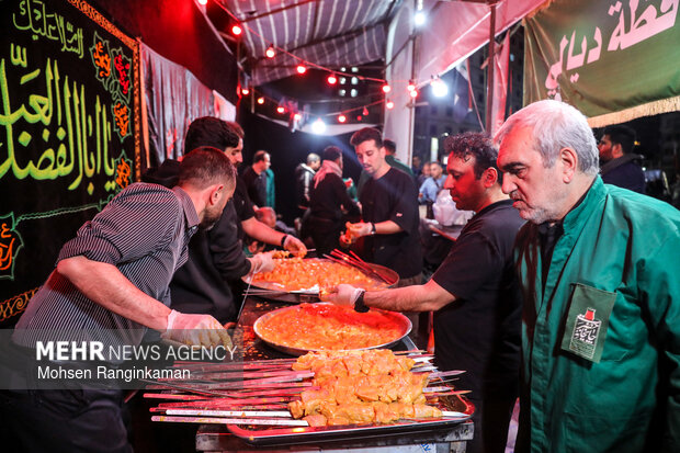 Iraqi mawkibs in Iran shows solidarity between two nations
