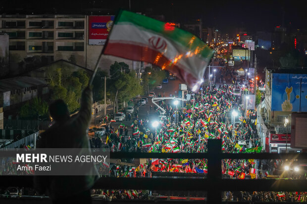 اجتماع پرشور مردم شیراز در خیابان معالی آباد