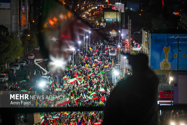 اجتماع پرشور مردم شیراز در خیابان معالی آباد