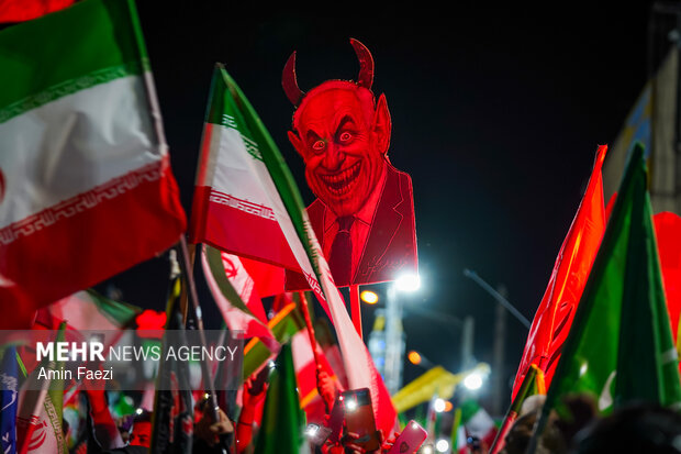 اجتماع پرشور مردم شیراز در خیابان معالی آباد